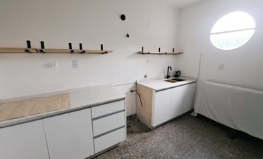 Casa con Departamento en venta en Haedo Chico