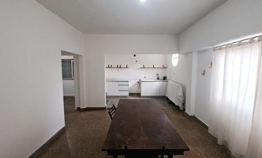 Casa con Departamento en venta en Haedo Chico