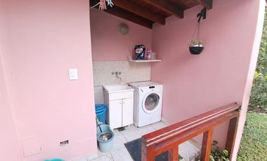 Casa con Departamento en venta en Haedo Chico
