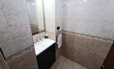 Casa con Departamento en venta en Haedo Chico