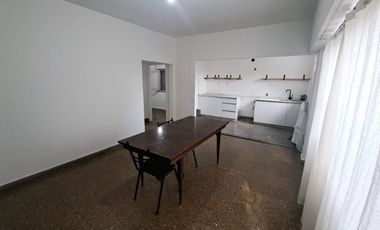 Casa con Departamento en venta en Haedo Chico