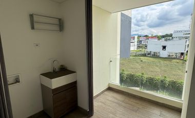 apartamento en venta en avenida sur. Cod V20777