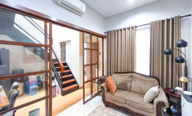 Rumah 2 Lt Strategis 10 Mnt ke Paradise Walk Serpong Siap KPR J-39295