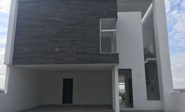 Preciosa Residencia en Lomas de Juriquilla, Sótano, Jardín, 3 Recámaras, Estudio