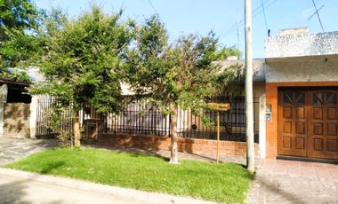 Venta casa en La Matanza con departamento independ