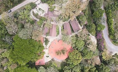 VENTA DE HOTEL EN EL VALLE DE ANTÓN CON HERMOSAS CABAÑAS