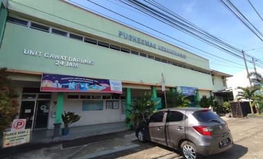 RUMAH 2 LANTAI 8X10 DEKAT PUSKESMAS KEBAKKRAMAT DISKON 100 JUTA