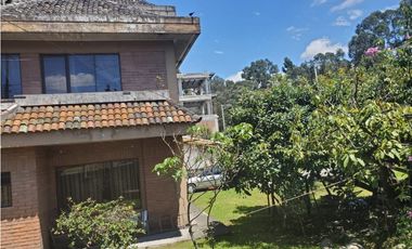 casa y terreno en venta sector yanuncay el batan en plena av americas comercial