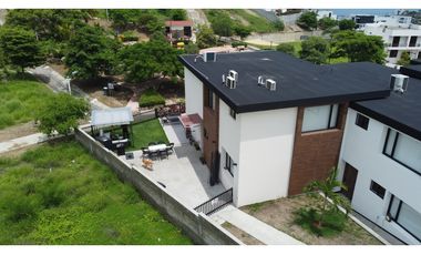 Exclusiva Casa de Playa, Amoblado. Urbanización Ciudad del Mar