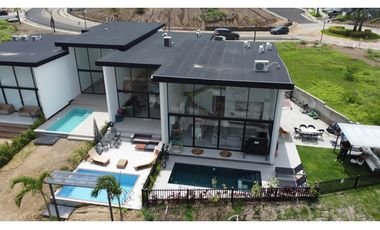 Exclusiva Casa de Playa, Amoblado. Urbanización Ciudad del Mar