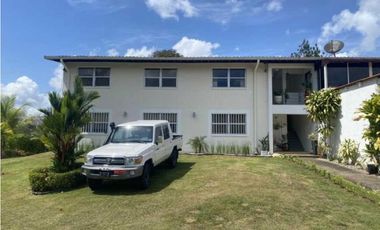 VENTA  CASA EN CLAYTON AMPLIA  569M2 CALLE PAPAYA