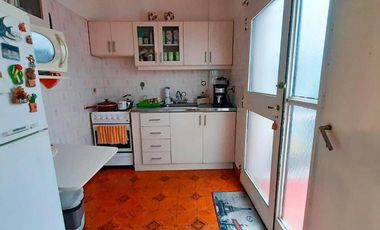 VENTA CON RENTA -  Depto. 2 Ambientes en Excelente Ubicación