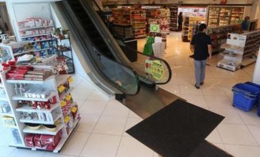 Se Alquila Local en Via España y Via Argentina 754mt2