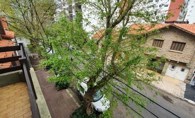 Alquiler Temporada 2023- Monoambiente con balcón a la calle y cochera Zona La Perla