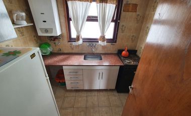 Alquiler Temporada 2023- Monoambiente con balcón a la calle y cochera Zona La Perla