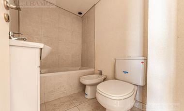 Departamento de dos ambientes ubicado en Pilar. Sum, cochera y seguridad