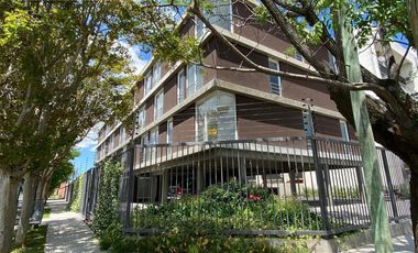 Departamento de dos ambientes ubicado en Pilar. Sum, cochera y seguridad