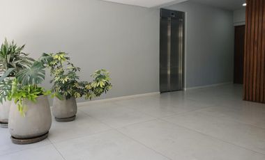 Departamento de dos ambientes ubicado en Pilar. Sum, cochera y seguridad
