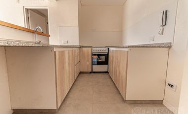 Departamento de dos ambientes ubicado en Pilar. Sum, cochera y seguridad
