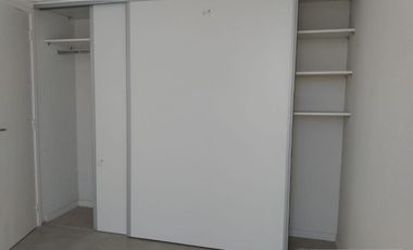 Departamento de dos ambientes ubicado en Pilar. Sum, cochera y seguridad