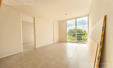 Departamento de dos ambientes ubicado en Pilar. Sum, cochera y seguridad