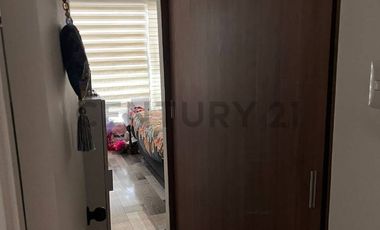 SE VENDE HERMOSO DEPTO REMODELADO EN CONDOMINIO LA TIRANA