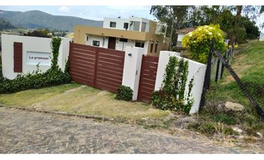 ESPECTACULAR CASA CAMPESTRE -LA CALERA