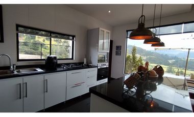 ESPECTACULAR CASA CAMPESTRE -LA CALERA