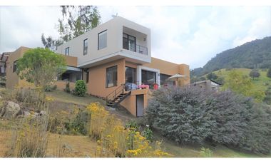 ESPECTACULAR CASA CAMPESTRE -LA CALERA