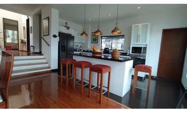 ESPECTACULAR CASA CAMPESTRE -LA CALERA