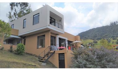 ESPECTACULAR CASA CAMPESTRE -LA CALERA