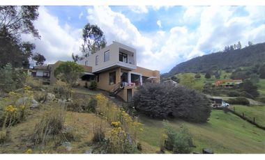 ESPECTACULAR CASA CAMPESTRE -LA CALERA