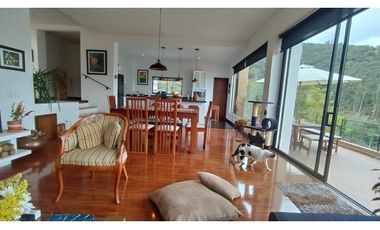 ESPECTACULAR CASA CAMPESTRE -LA CALERA