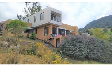 ESPECTACULAR CASA CAMPESTRE -LA CALERA