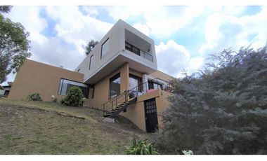 ESPECTACULAR CASA CAMPESTRE -LA CALERA