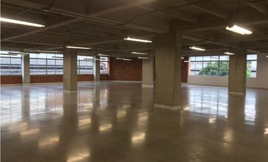 Arriendo local en el Centro Empresarial Olaya Herrera, Medellín 