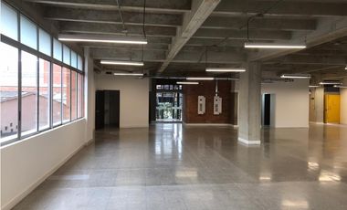 Arriendo local en el Centro Empresarial Olaya Herrera, Medellín 