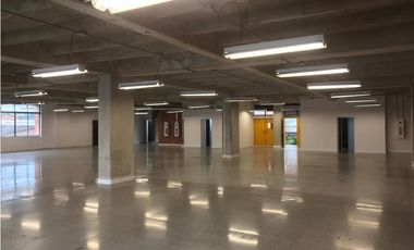 Arriendo local en el Centro Empresarial Olaya Herrera, Medellín 