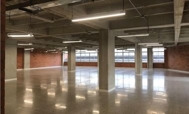 Arriendo local en el Centro Empresarial Olaya Herrera, Medellín 