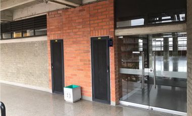 Arriendo local en el Centro Empresarial Olaya Herrera, Medellín 