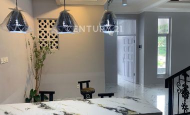 Di Jual Rumah Brand New Dengan Gaya Klasik Modern