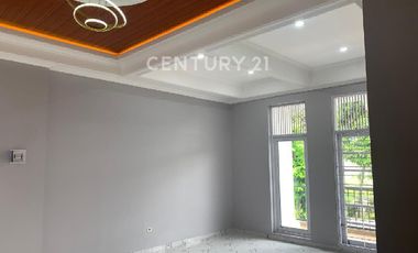 Di Jual Rumah Brand New Dengan Gaya Klasik Modern