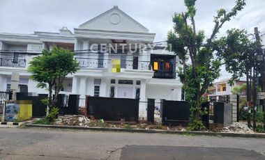 Di Jual Rumah Brand New Dengan Gaya Klasik Modern