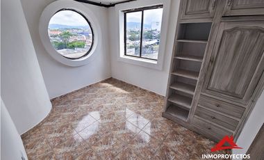 Amplio apartamento de 140 m² sobre la Avenida 30 de Agosto, Pereira