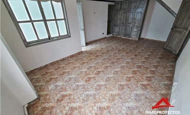 Amplio apartamento de 140 m² sobre la Avenida 30 de Agosto, Pereira