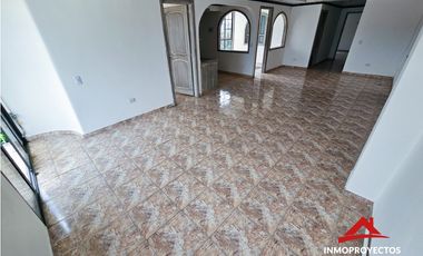 Amplio apartamento de 140 m² sobre la Avenida 30 de Agosto, Pereira