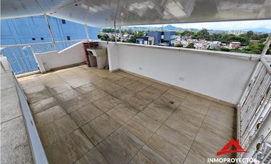 Amplio apartamento de 140 m² sobre la Avenida 30 de Agosto, Pereira