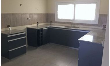 CASA 4 AMB A ESTRENAR - BARRIO LAS MARGARITAS