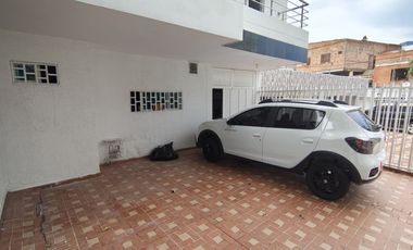 casa en venta en ciudad jardín. Cod V107065