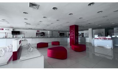 !!!Se Alquila Local en Los Pueblos 750 Mtrs¡¡¡